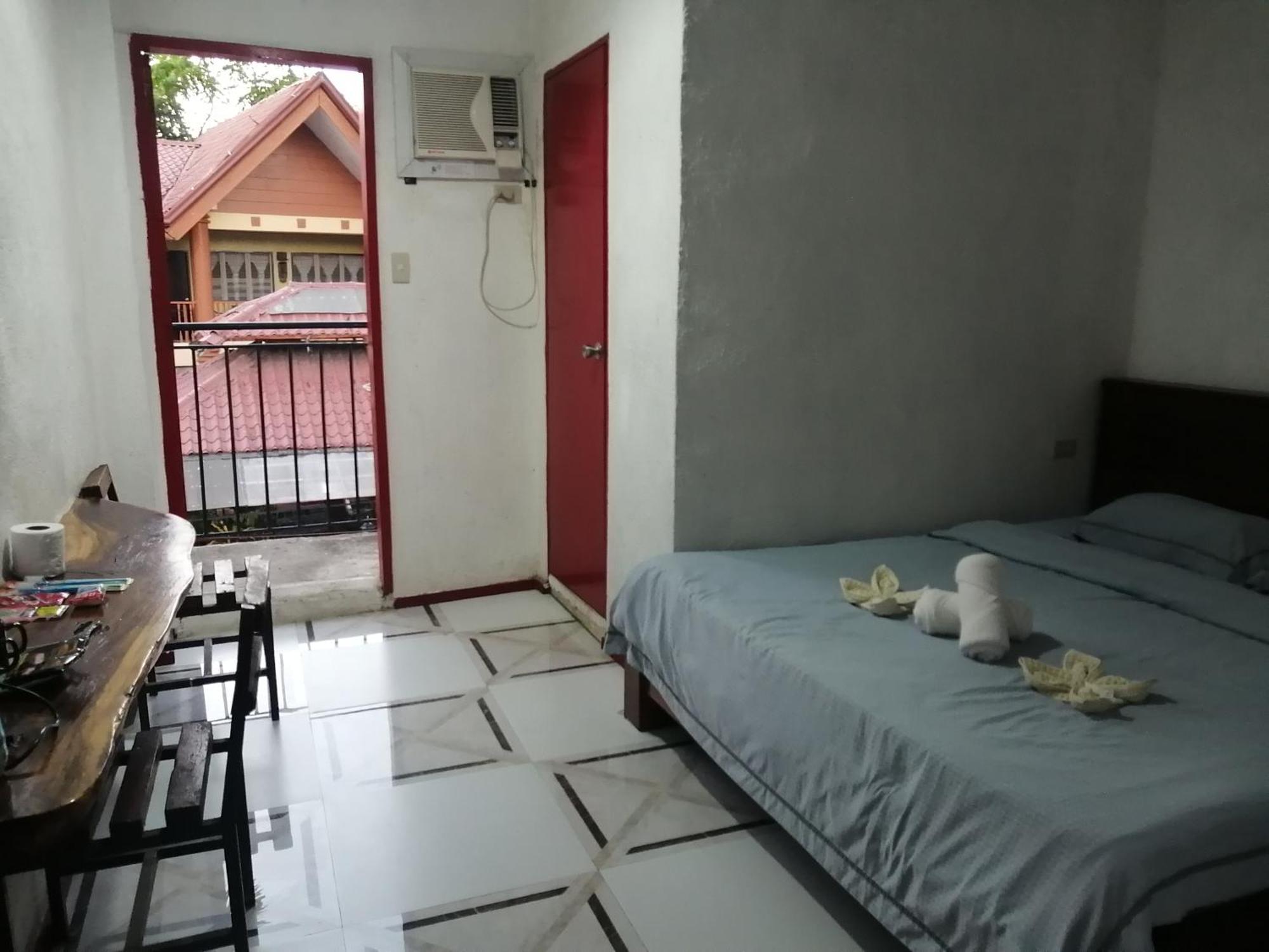 Panda Guest House Coron Bagian luar foto